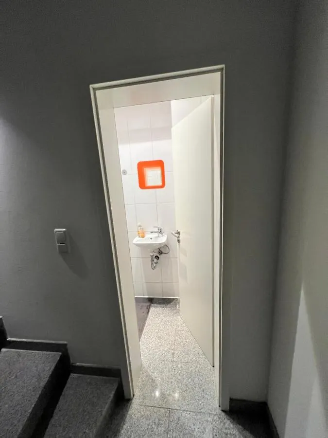 Budget Rooms Just For Sleeping - Digital Access Cologne 0*,  Germany
