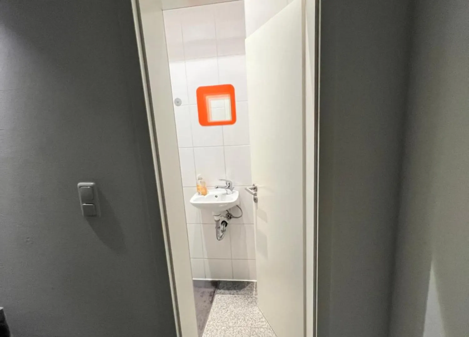 Budget Rooms Just For Sleeping - Digital Access Cologne Germany