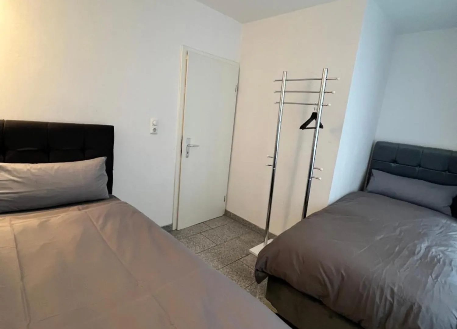 Budget Rooms Just For Sleeping - Digital Access Cologne Hotel