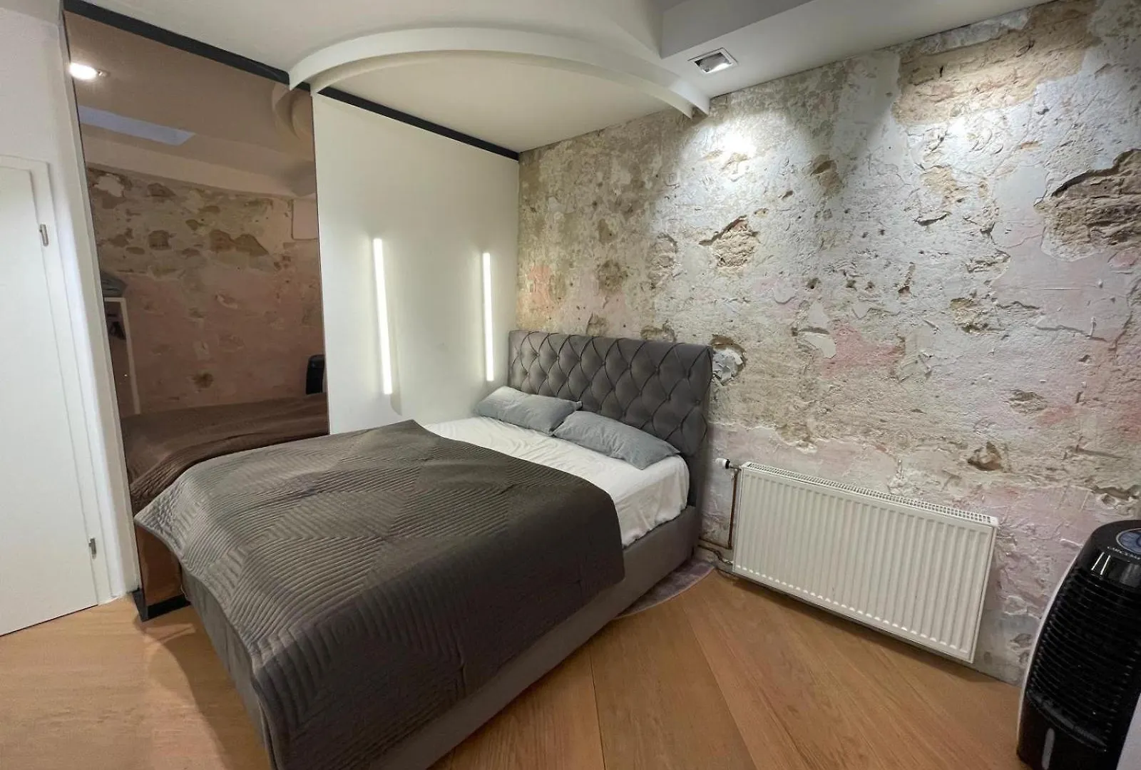 Budget Rooms Just For Sleeping - Digital Access Cologne Germany